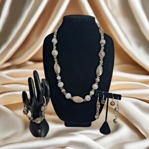 Elegant Earthtones: The Faux Marbled Beaded Necklace Collection for Business